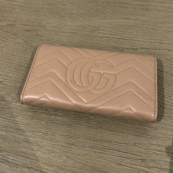 GUCCI Dusty Rose Leather Wallet with Gold Detail - Picture 4 of 8
